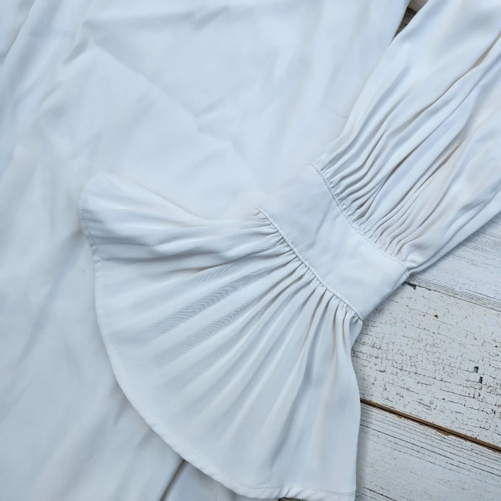 Veiled Collection New York Abaya Over Garment Pleated Bell Sleeves White XS